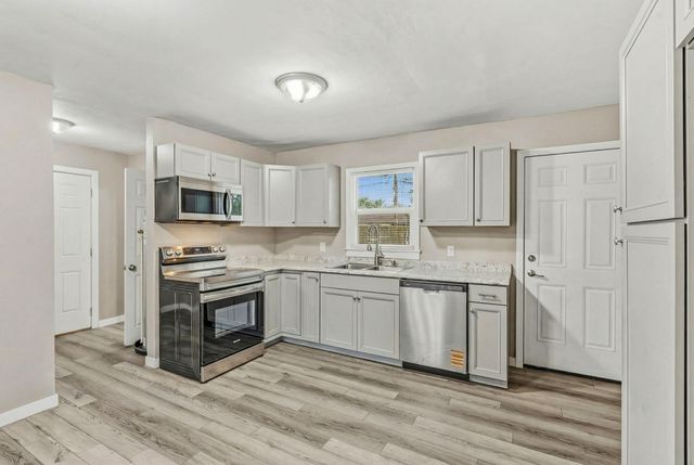 1448 E Seminole Street, Springfield, MO 65804