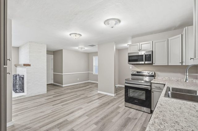 1448 E Seminole Street, Springfield, MO 65804