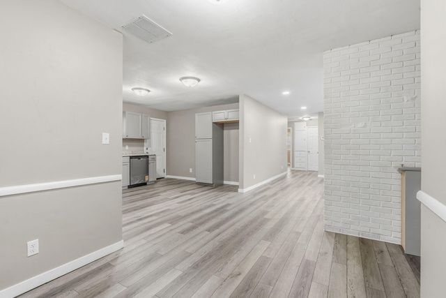 1448 E Seminole Street, Springfield, MO 65804