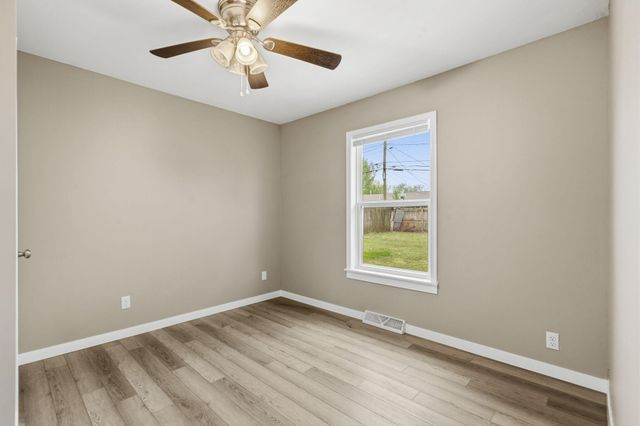 1448 E Seminole Street, Springfield, MO 65804