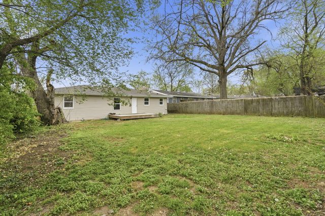 1448 E Seminole Street, Springfield, MO 65804