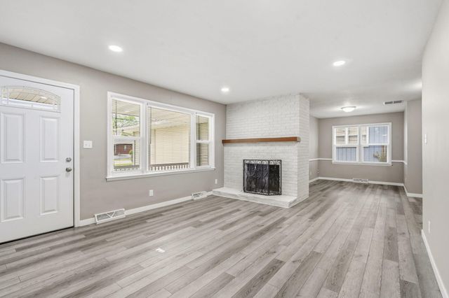 1448 E Seminole Street, Springfield, MO 65804