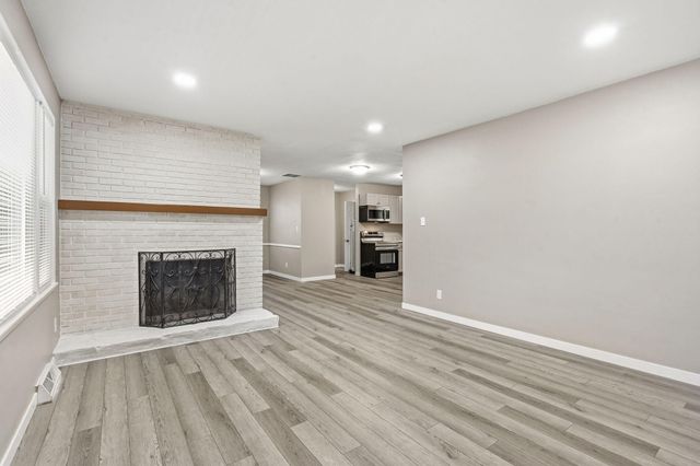 1448 E Seminole Street, Springfield, MO 65804