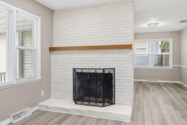 1448 E Seminole Street, Springfield, MO 65804