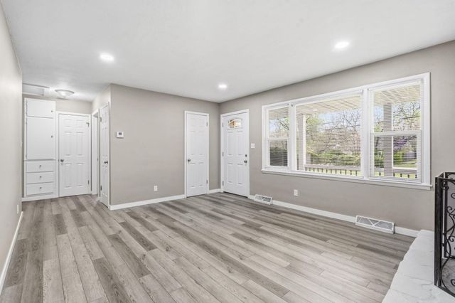 1448 E Seminole Street, Springfield, MO 65804