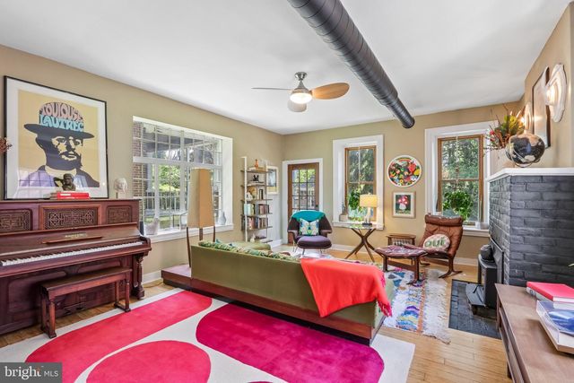 135 W MOUNT PLEASANT AVE, Philadelphia, PA 19119
