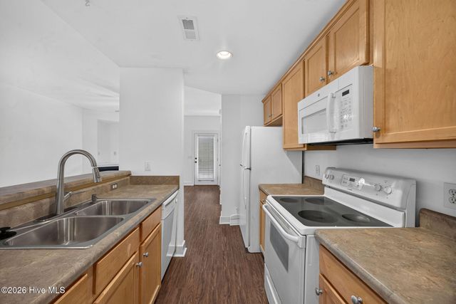 2312 Wrightsville Avenue Apt 118, Wilmington, NC 28403
