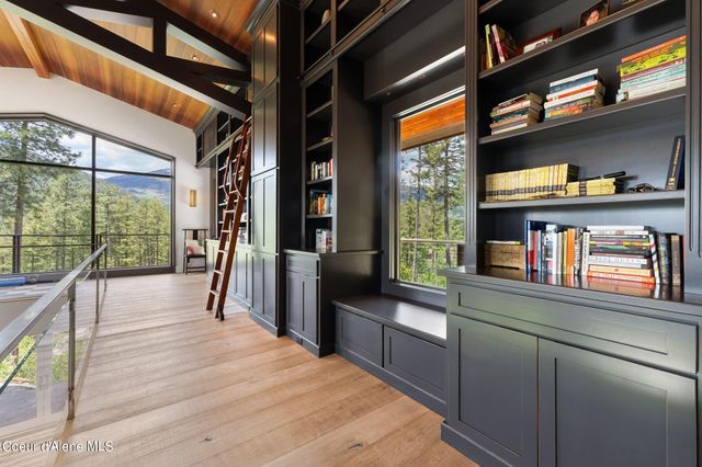 172 Elk Hills RD, Sandpoint, ID 83864
