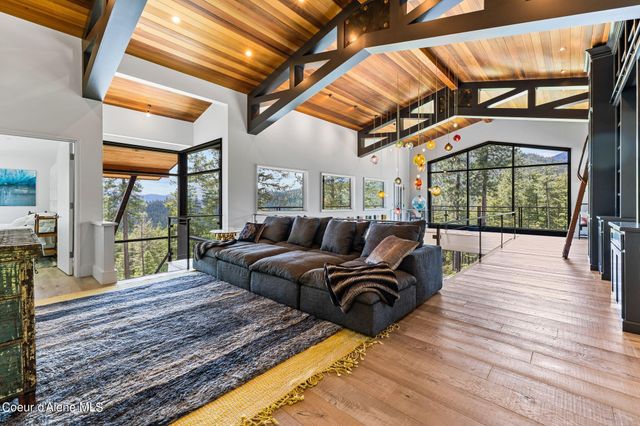 172 Elk Hills RD, Sandpoint, ID 83864