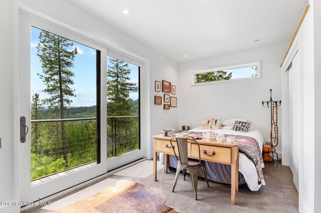 172 Elk Hills RD, Sandpoint, ID 83864