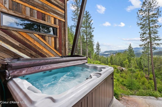 172 Elk Hills RD, Sandpoint, ID 83864