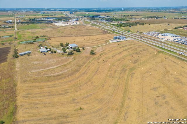 5775 W Interstate 10, Seguin, TX 78155