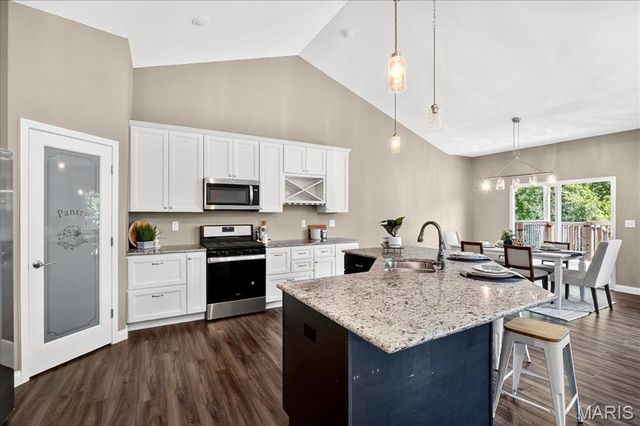 516 Ingleside Lane, O'fallon, IL 62269