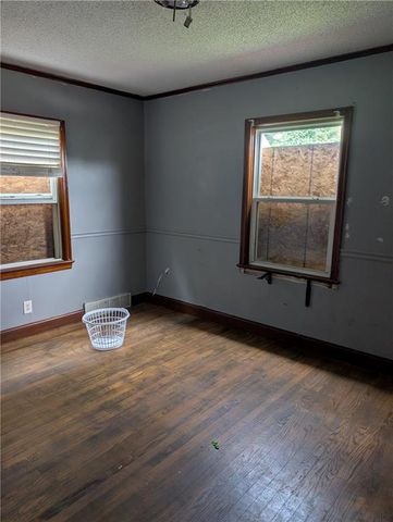 222 NE 43rd Street, Kansas City, MO 64116