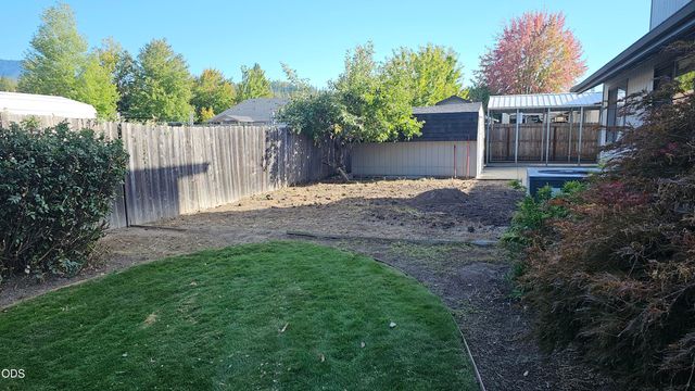 1905 SW Colorado Lane, Grants Pass, OR 97527