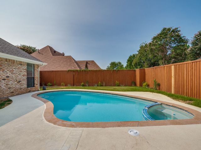 629 Bent Creek Drive, Desoto, TX 75115