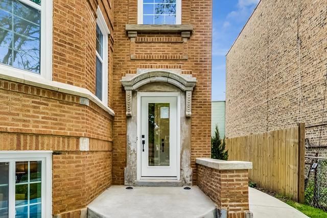5050 N Ridgeway Avenue 1, Chicago, IL 60625