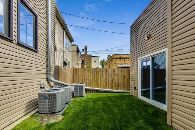 5050 N Ridgeway Avenue 1, Chicago, IL 60625