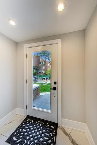 5050 N Ridgeway Avenue 1, Chicago, IL 60625