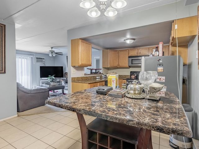850 Des Plaines Avenue 207, Forest Park, IL 60130