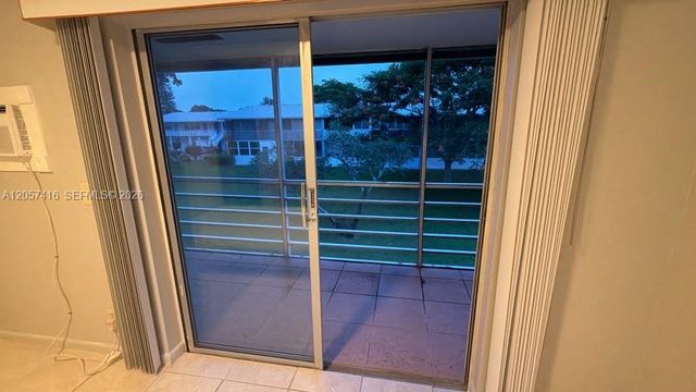 125 Canterbury E 125, West Palm Beach, FL 33417