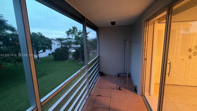 125 Canterbury E 125, West Palm Beach, FL 33417