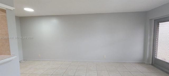 125 Canterbury E 125, West Palm Beach, FL 33417