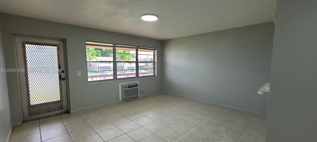 125 Canterbury E 125, West Palm Beach, FL 33417