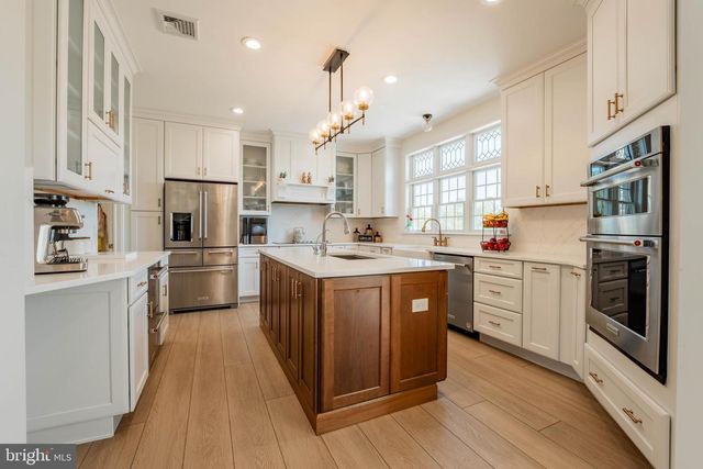 911 GOVE RD, Nazareth, PA 18064