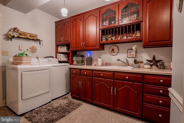 911 GOVE RD, Nazareth, PA 18064