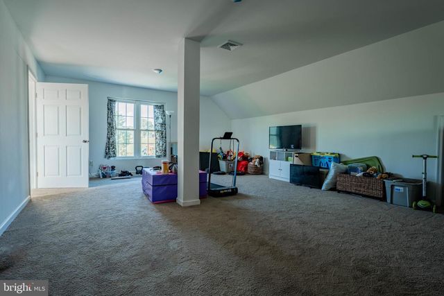 911 GOVE RD, Nazareth, PA 18064