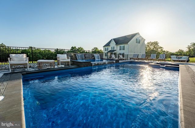 911 GOVE RD, Nazareth, PA 18064