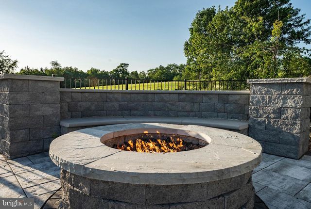 911 GOVE RD, Nazareth, PA 18064