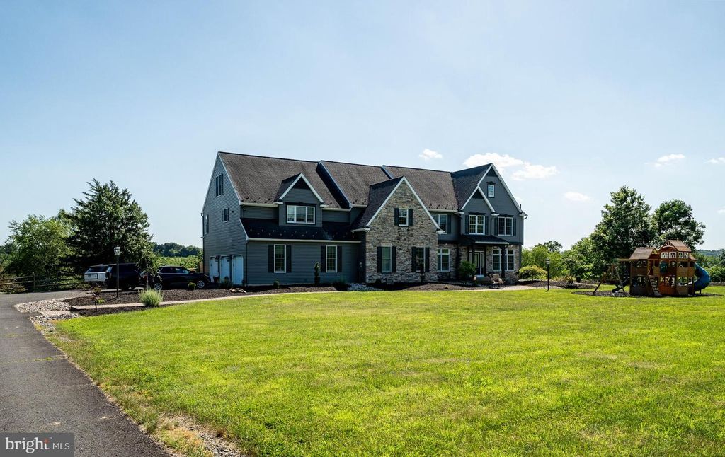 911 GOVE RD, Nazareth, PA 18064
