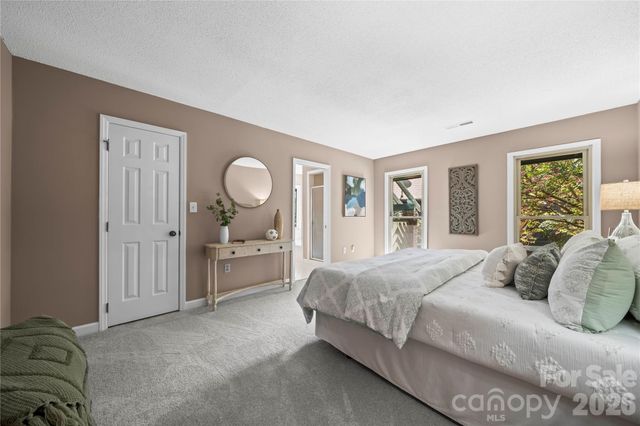 6212 Summertree Lane, Charlotte, NC 28226