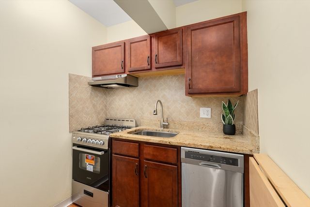 49 Grove St 2, Newton, MA 02466