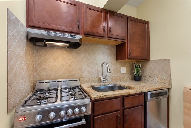 49 Grove St 2, Newton, MA 02466