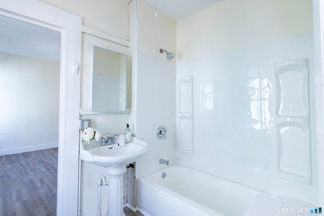 23 Beacon Street, Waterbury, CT 06704