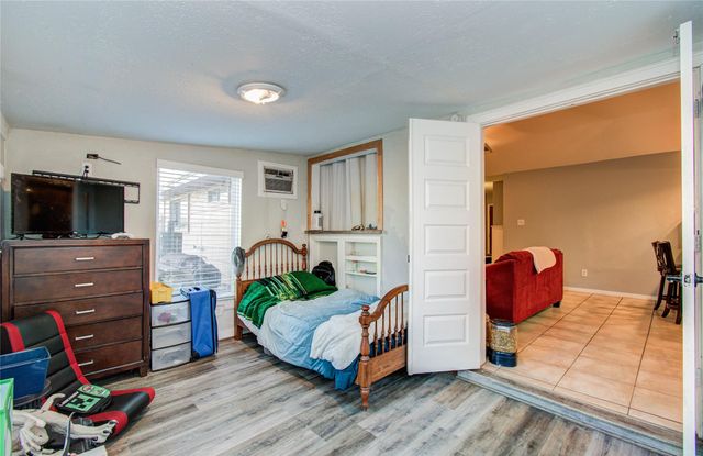 2413 Laura Lane, Pearland, TX 77581