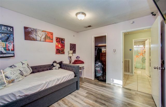 2413 Laura Lane, Pearland, TX 77581