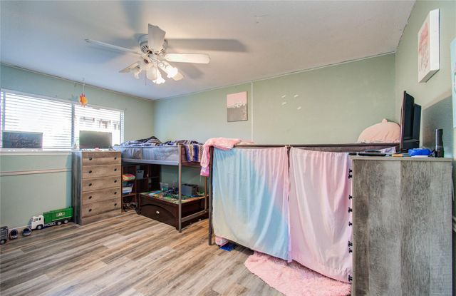 2413 Laura Lane, Pearland, TX 77581