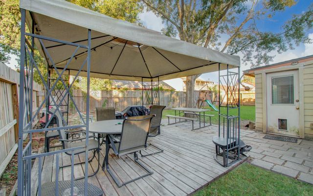 2413 Laura Lane, Pearland, TX 77581