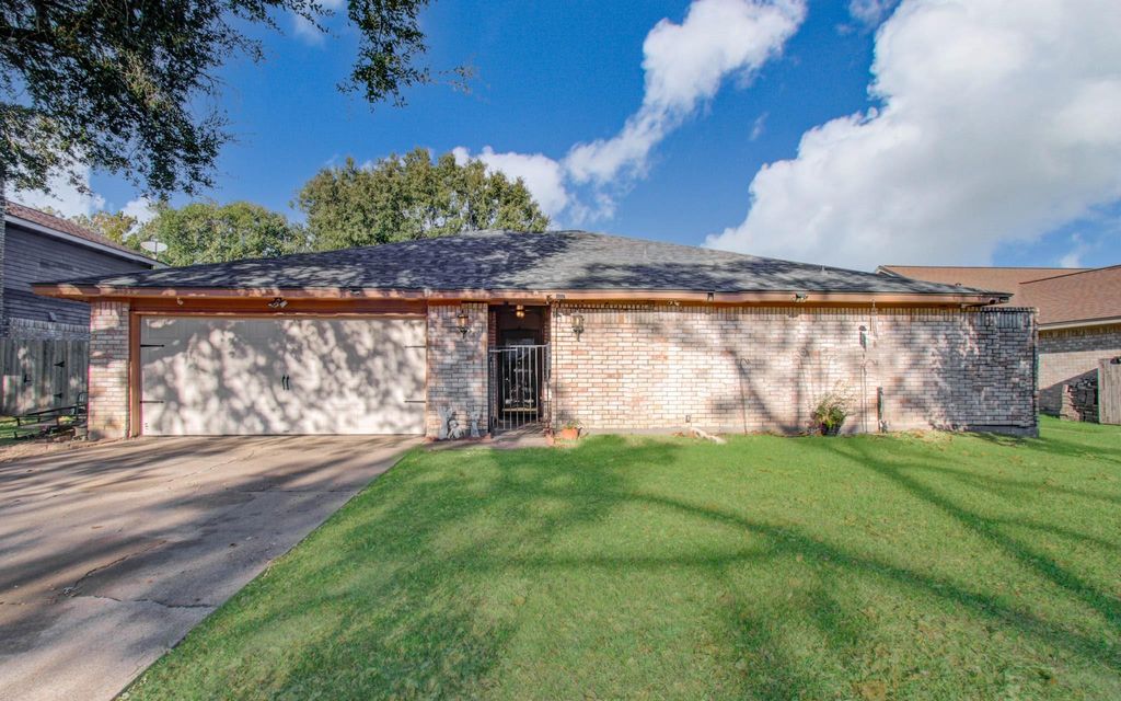 2413 Laura Lane, Pearland, TX 77581