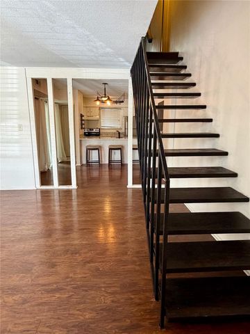 6910 Hart LN 703, Austin, TX 78731