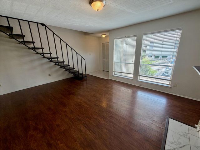 6910 Hart LN 703, Austin, TX 78731