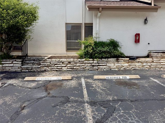 6910 Hart LN 703, Austin, TX 78731
