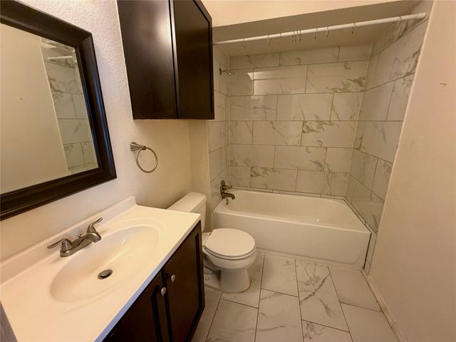 6910 Hart LN 703, Austin, TX 78731