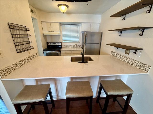 6910 Hart LN 703, Austin, TX 78731