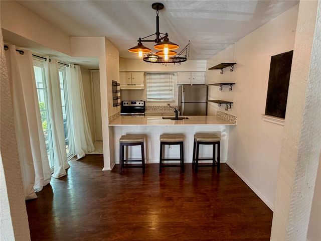 6910 Hart LN 703, Austin, TX 78731