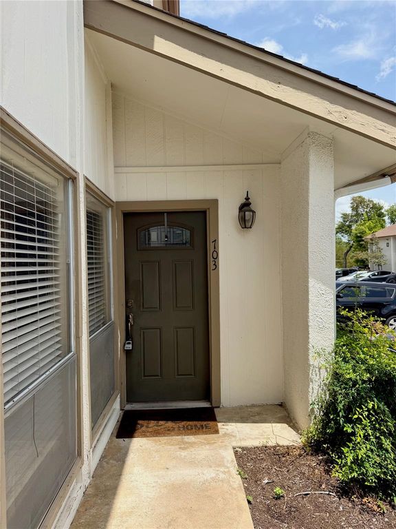 6910 Hart LN 703, Austin, TX 78731